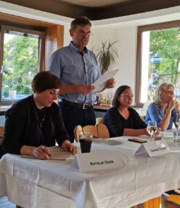 Der erste Vorsitzende des Ski Club Bühl begrüßte die Teilnehmer der Generalversammlung Günther Theurer